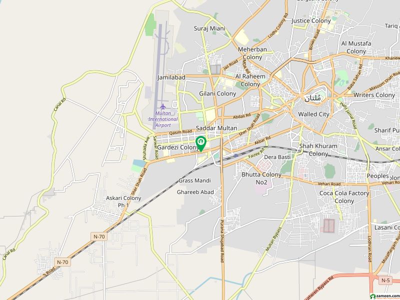 01 Kanal nice plot in the elite area of Cantt