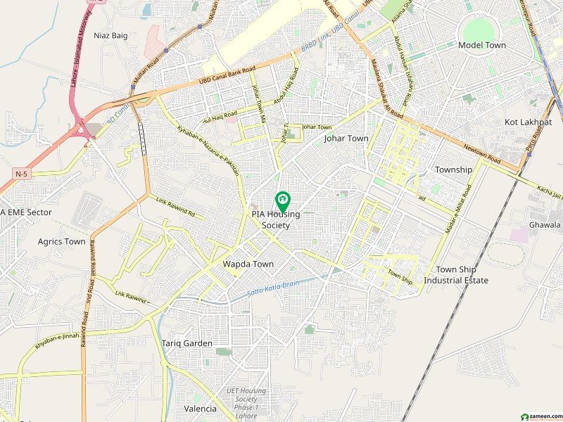 پی آئی اے ہاؤسنگ سکیم لاہور میں 5 کمروں کا 10 مرلہ مکان 2.6 کروڑ میں برائے فروخت۔